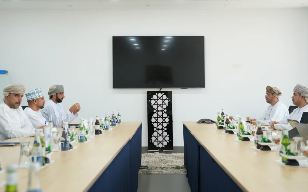 الجامعة الألمانية للتكنولوجيا في عُمان ومرافق يبحثان تعزيز التعاون في الاستدامة والتدريب والمشاريع المجتمعية بالدقم